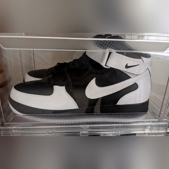 Air Jordan 1 Mids